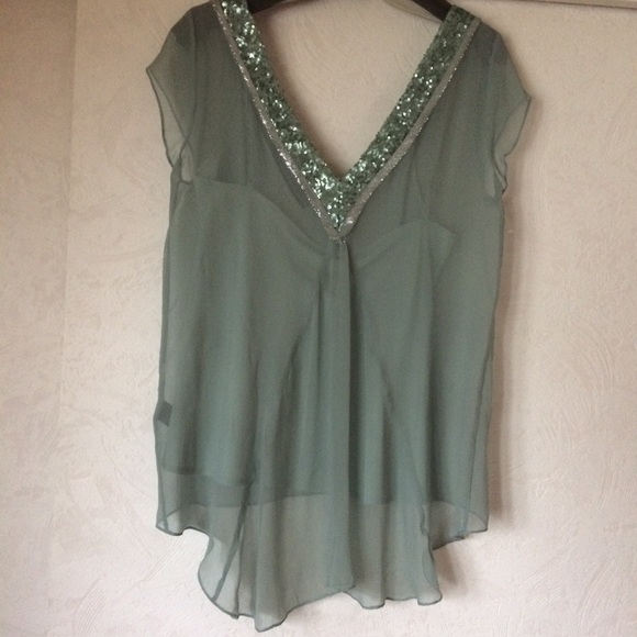 Elizabeth and James two-piece top small - Picture 4 of 6